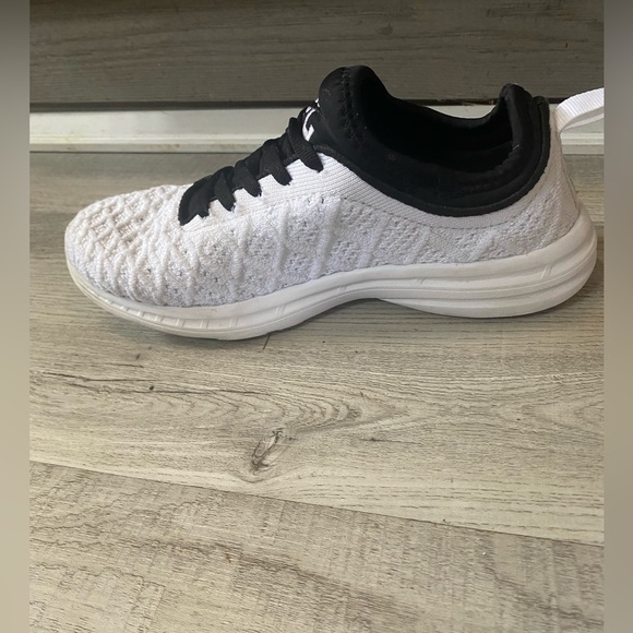APL | Techloom Phantom running shoes | White w Black laces | size 5.5 - Picture 6 of 13